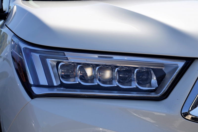 moto-BELGENTIER-min_acura-headlamp-2834131